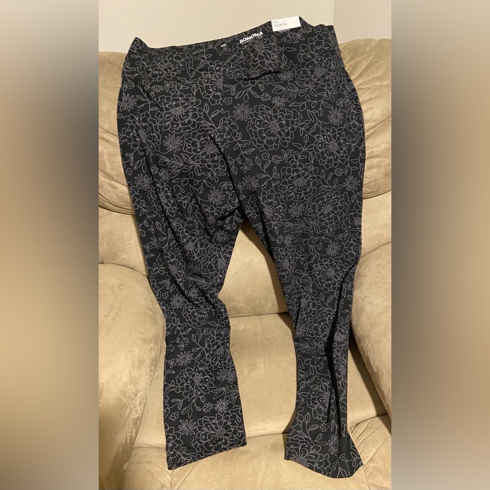 Cute floral print black and white leggings